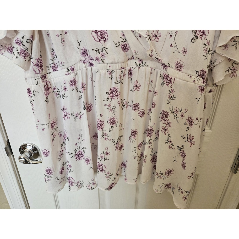 Torrid Sheer Floral Blouse Wrap Design Ruffled Flutter Sleeves V-Neck, Plus 5X - Picture 3 of 8